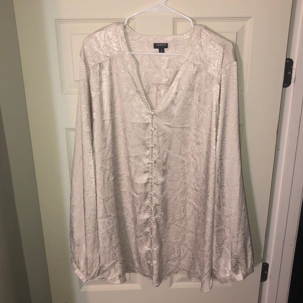 TORRID Blouse. NWOT. Size 5.